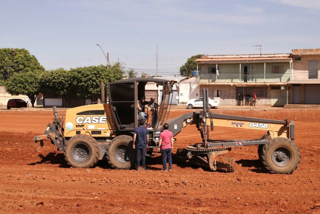 CAMPO SINTÉTICO DO BAIRRO JARDIM ORIENTE TEM OBRAS AVANÇADAS