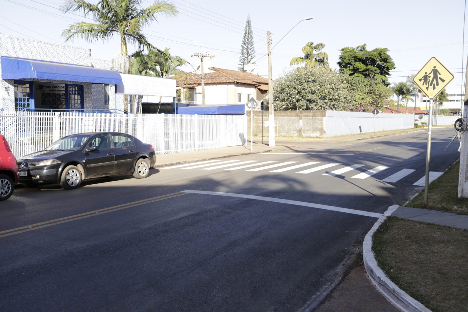 AVENIDAS DO ESPLANADA III RECEBEM SERVIÇOS DE PINTURA DE SINALIZAÇÃO HORIZONTAL