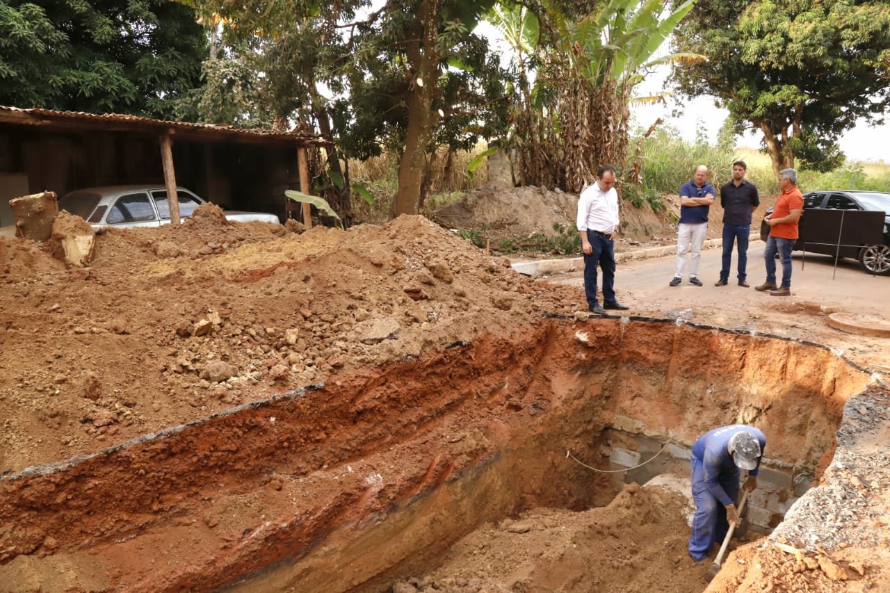 PREFEITO MUNICIPAL E DEPUTADO FEDERAL REALIZAM VISTORIA DE OBRAS NO BAIRRO YPIRANGA